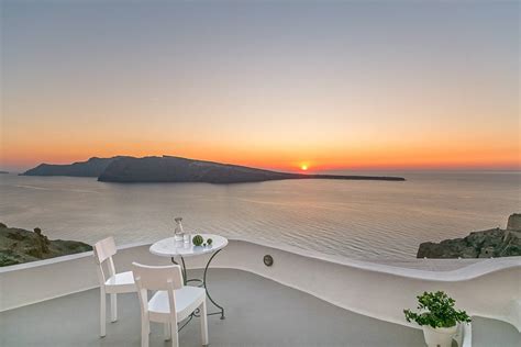 Santorini Cave Airbnb Has Seaside Views And A Private Plunge Pool