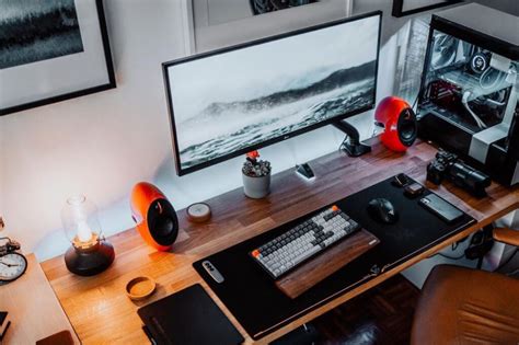 An RGB Gaming desk setup with an unbelievable clean look - Minimal Desk Setups | Workspace ...