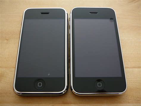File:IPhone & iPhone 3G fronts.jpg - Wikimedia Commons