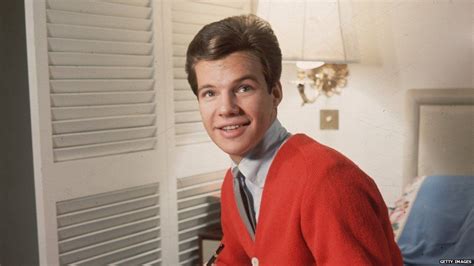 Bobby Vee: 1960s pop singer dies aged 73 - BBC News