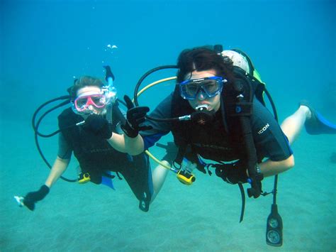 Diving - 5 Tips For Effective Underwater Communication | Scuba Diving : Diving is an ...