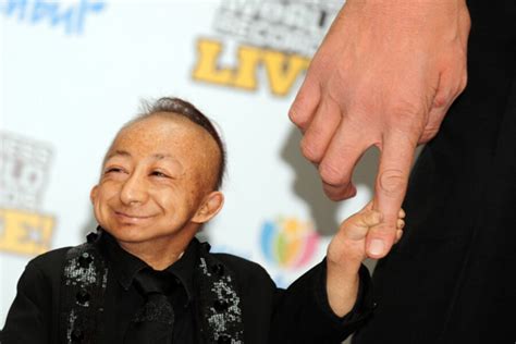 He Pingping, dubbed 'world's shortest man' by Guinness, dies ...