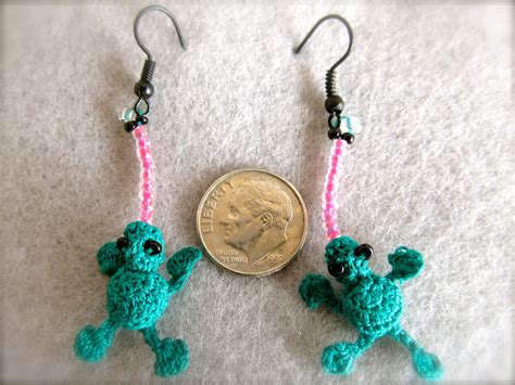 EXTREME CROCHET (Frog Earrings) : 4 Steps (with Pictures) - Instructables