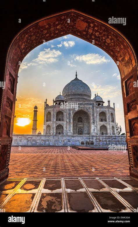 Taj mahal hi-res stock photography and images - Alamy