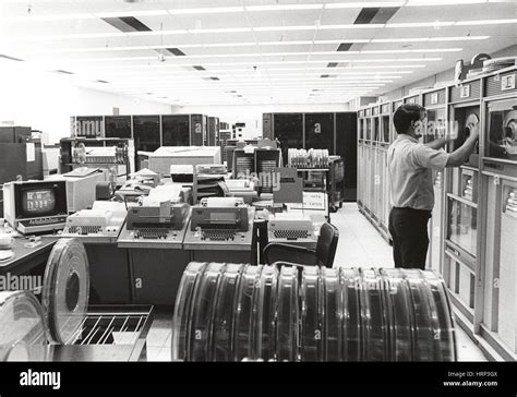 Computer 1970s hi-res stock photography and images - Alamy