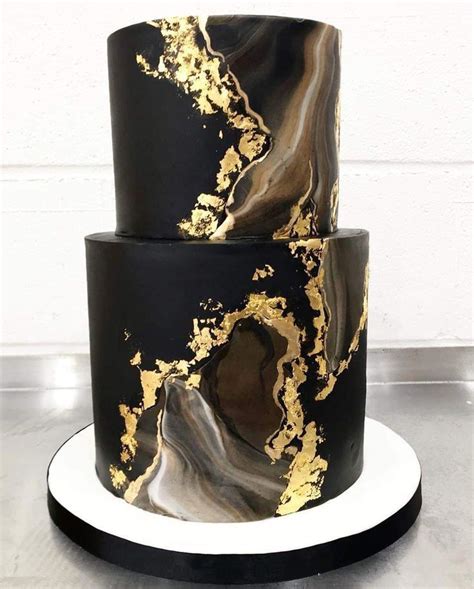 Pin by VintageBunny on Dessert decoration | Black and gold birthday cake, Black and gold cake ...