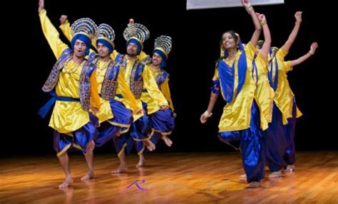 Punjabi bhangra | Bhangra, Vibrant outfits, Folk dance