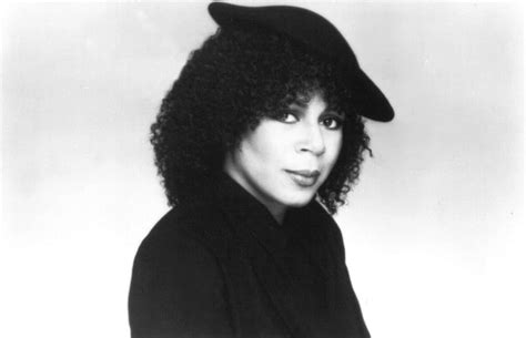 10 Best Minnie Riperton Songs of All Time - Singersroom.com