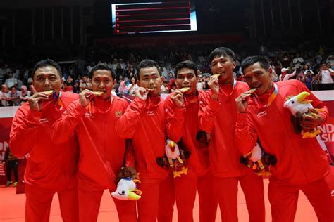 Indonesia 2018: Hosts win opening gold