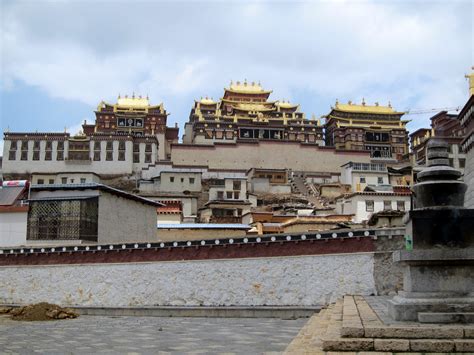 Sumtseling Tibetan Monastery, Shangri-la - Ferreting Out the Fun