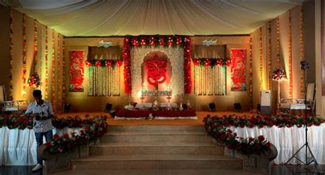 Ganpati Hindu Wedding Stage Kerala | Wedding stage, Wedding background ...