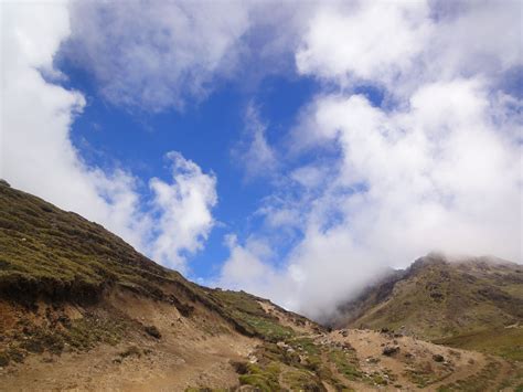 Trekking in Peru - Beautiful | Natural landmarks, Trekking, Outdoor