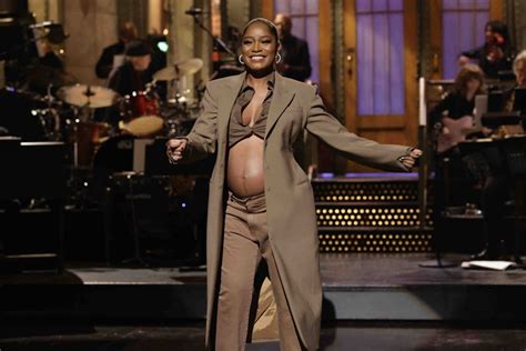 Keke Palmer reveals pregnancy on Saturday Night Live