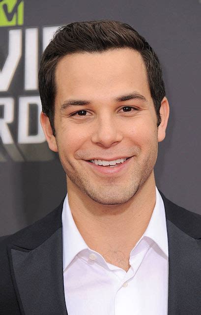 Skylar Astin Height Weight Body Statistics - Healthy Celeb