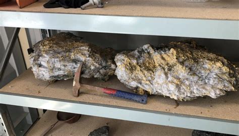 Miners in Australia unearth huge gold encrusted rocks | Newshub