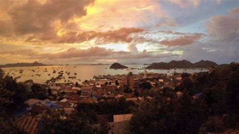 Indahnya Puncak Waringin Spot Terbaik Menikmati Senja di Kota Labuan ...