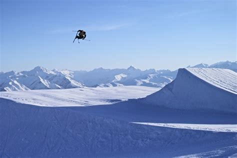 Travelettes » » 10 Reasons why Snowboarding in Laax rocks