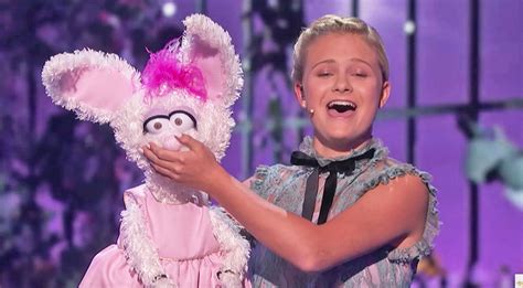 One Year After Winning "AGT," Darci Lynne & Puppet Petunia Returned For ...