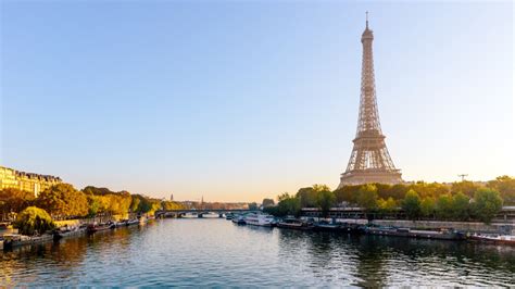 Bomb threat causes Eiffel Tower evacuation | Sky News Australia