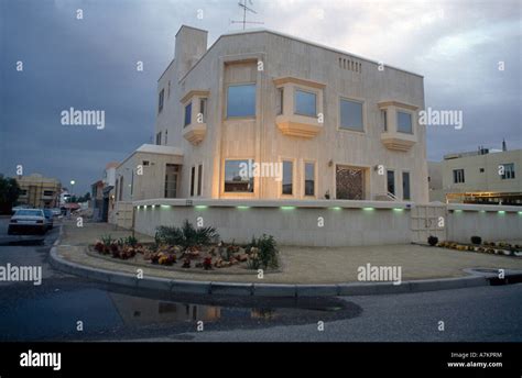 New houses kuwait city kuwait hi-res stock photography and images - Alamy