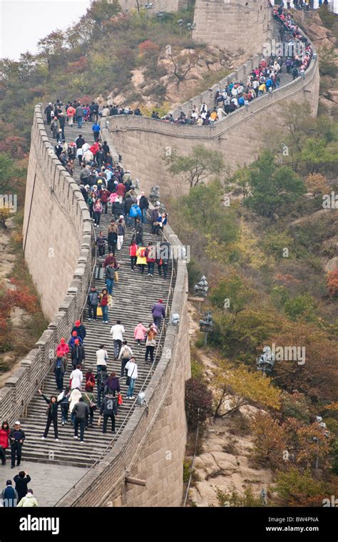 Tourists visiting the Great Wall of China, Badaling, Yanqing County, near Beijing, China Stock ...