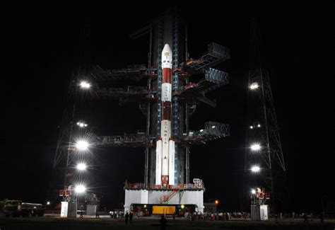 Space in Images - 2008 - 10 - Chandrayaan-1 launcher on launch pad