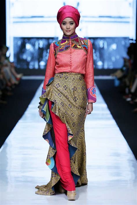 Jakarta Fashion Week 2014: Dian Pelangi | FashionWindows Network