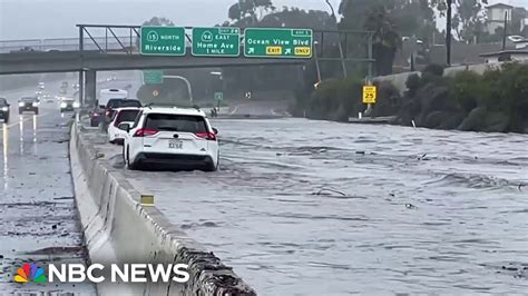 Unexpected flash floods in San Diego destroys homes, roads - YouTube