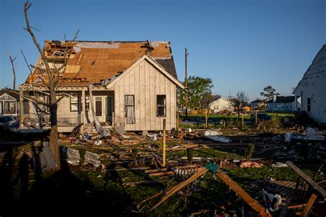 Video of Tornado Ripping Through Andover, Kansas, Viewed 1.2M Times - Newsweek