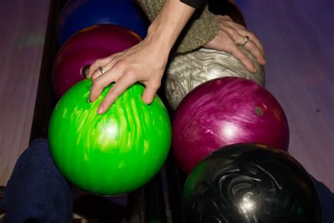 How to Grip a Bowling Ball: Fingertip and Conventional Grips