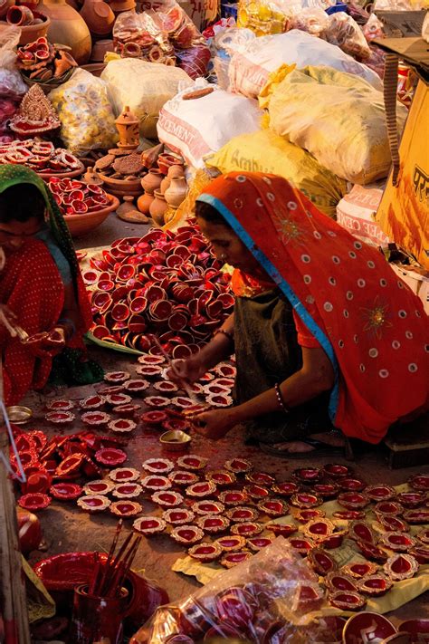 Jaipur street bazaar, preparing for Diwali Manual Photography, Amazing Photography, Street ...