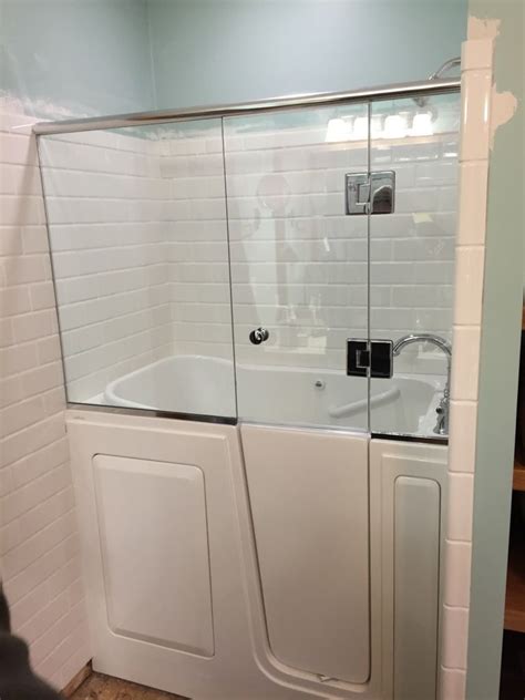 Corner Bathtub Shower Combo Small Bathroom Elegant Shower Door Installed Onto A Walk In Tub ...