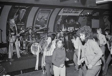 Original RUSH lineup playing at the Piccadilly Tube (John Rutsey) | A farewell to kings, Rush ...