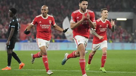 Benfica shows strength going into Champions League quarters | AP News