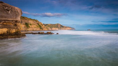 Muriwai Beach | Muriwai Beach is a popular black sand surf b… | Flickr