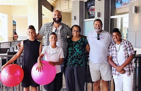 Former NBA Star Carlos Boozer and his family. Have a look!