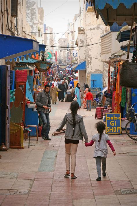 Youngs in Morocco: A stroll through Essaouira medina