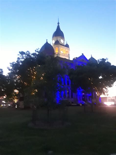 Denton, TX square at sundown : pics