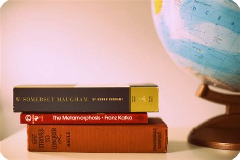 Books and Globe - Vintage Look | whereapy
