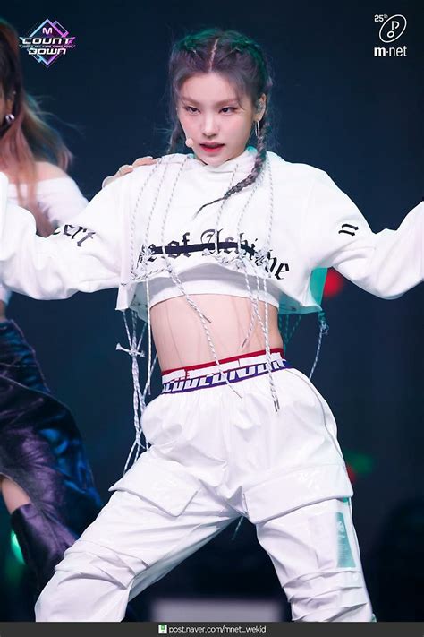 ITZY / Yeji | Stage outfits, Outfits, Kpop outfits