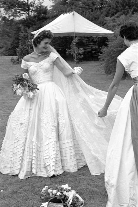 Iconic Jackie Kennedy Fashion Pictures - Style Photos of Jackie O