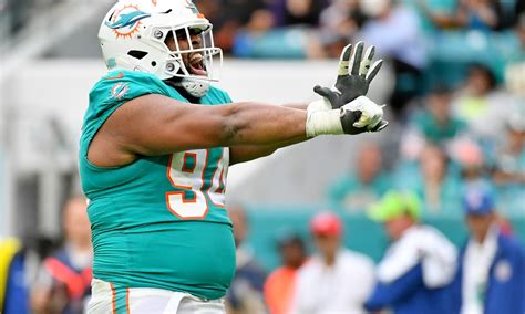 Dolphins: Christian Wilkins is trying to help younger teammate adjust