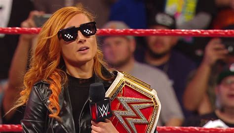 Becky Lynch Goes Back To Familiar Hairstyle In New Photo | 411MANIA