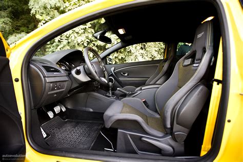 RENAULT Megane RS 250 Cup Review - autoevolution