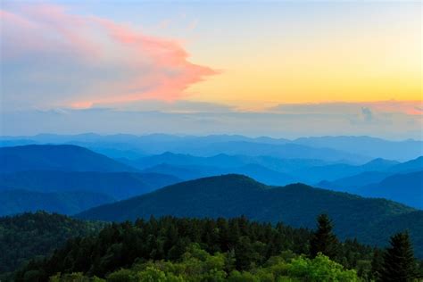 18 Best Overlooks on Blue Ridge Parkway: Don’t Miss These Epic Views! | Means To Explore