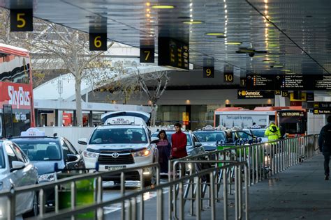 Melbourne Airport Arrivals : Melbourne Airport - Pick Up & Drop Off Passengers ... : To reach ...