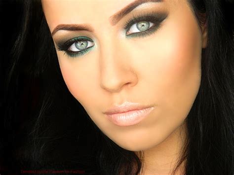 Emerald Green Smokey Eye Makeup Tutorial | Fashionisers