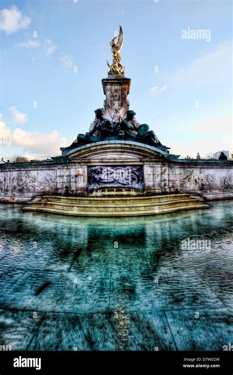 Buckingham Palace Fountain