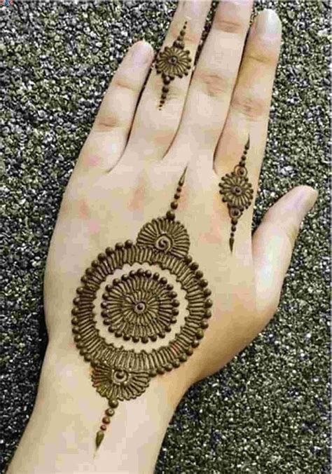 Mehndi Designs Book 2013-2018: Easy Mehndi Flower 2017