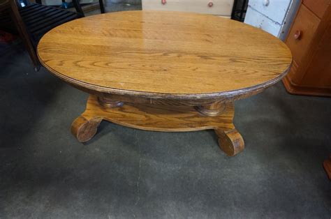 OAK OVAL COFFEE TABLE - Big Valley Auction
